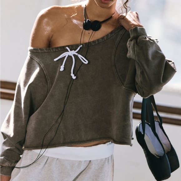 FP movement for the win off the shoulder sweatshirt S - Picture 1 of 13